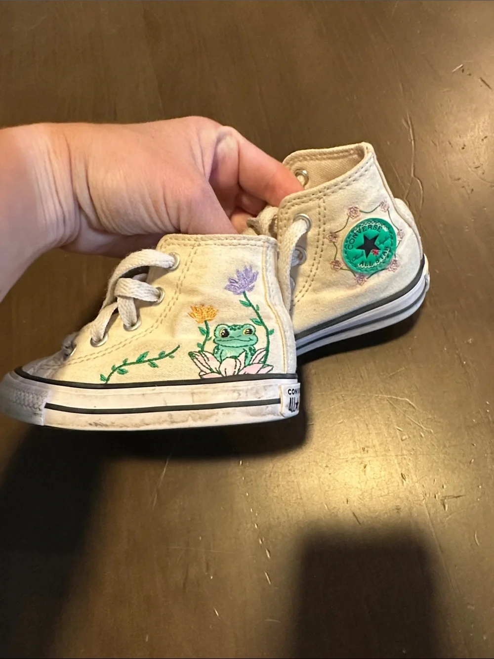 Converse Kids Cream High-Top Sneakers with Green Frog Embroidery